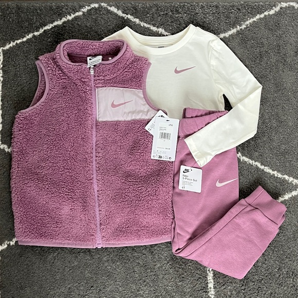 Nike Kids Set in Plum Dust
